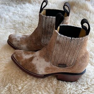 Stiefeld western cowhide ankle booties